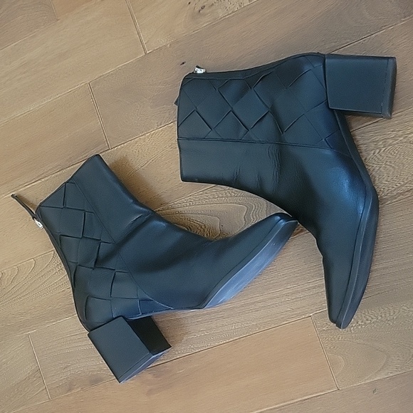 angel alarcon Shoes - Angel Alarcon Leather Black Square Toe Chunky Heel Quilted Back boots Size 39